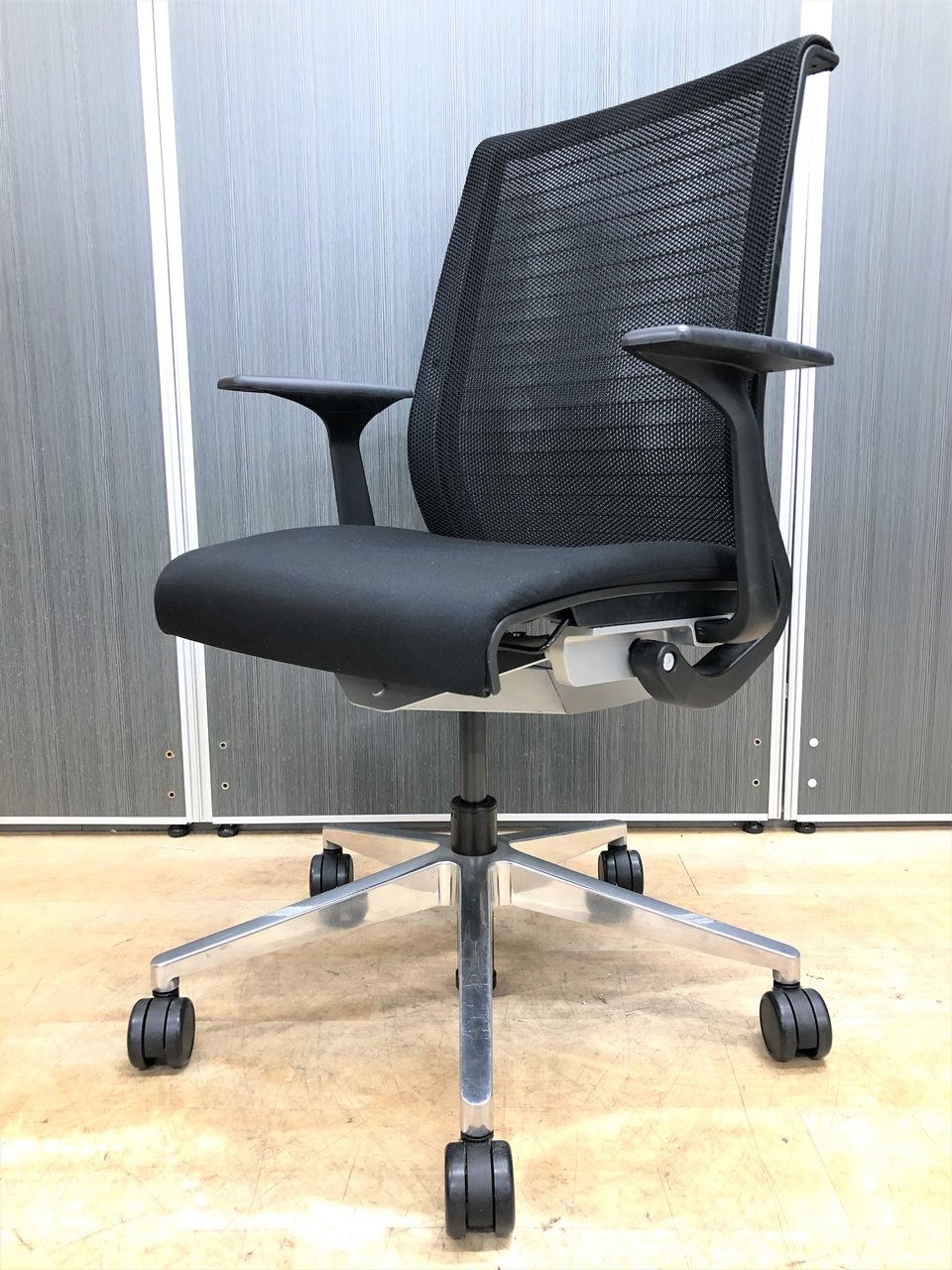 【2脚入荷】3Dニットが特徴的!!独特の座り心地のデスクチェア【中古】【オフィス家具】【東京】【大阪】【愛知】【岐阜】
                        シンクチェア（座:布
                                    中古
            