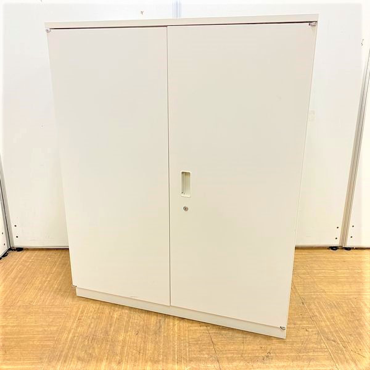 【両開きタイプのローキャビネット】【イトーキ(ITOKI)】
【トップブランド製】
                        シンライン 
                                    中古
            