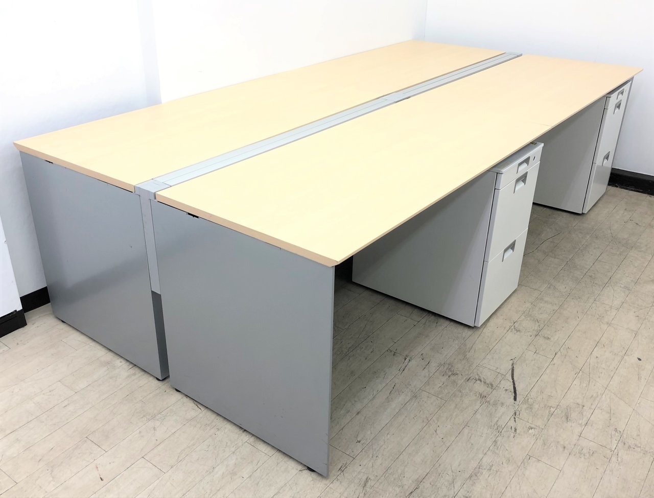 【幅2800mm】小さめ天板で搬入楽楽組立も簡単です◆ワゴン4台セット【コクヨ製】
                        ワークヴィスタ 
                                    中古
            