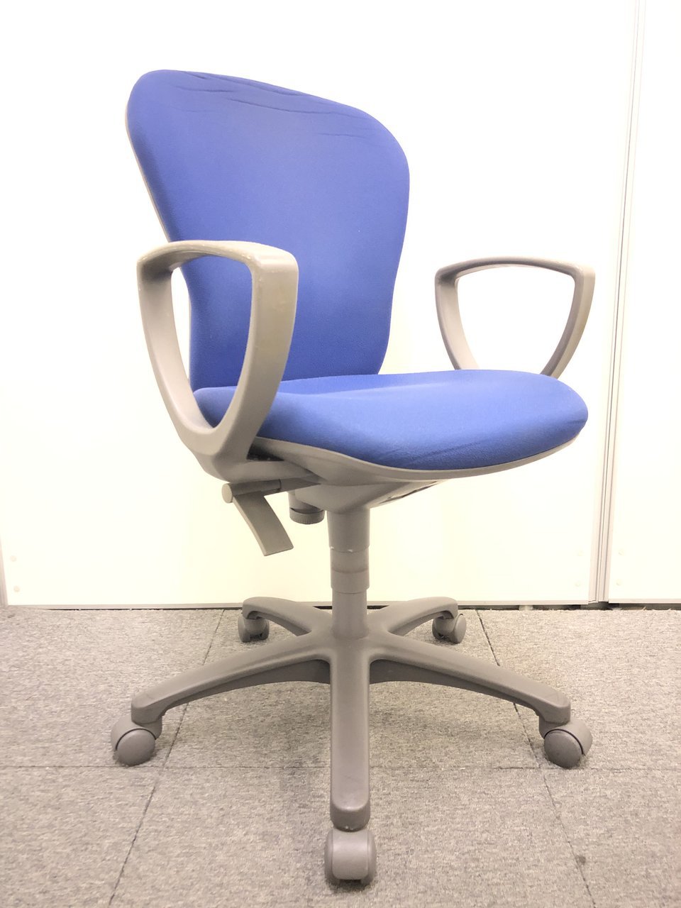 【大量入荷！】コクヨの定番チェア！肘置き付きでゆったり作業できます！
                        レグノ 
                                    中古
            