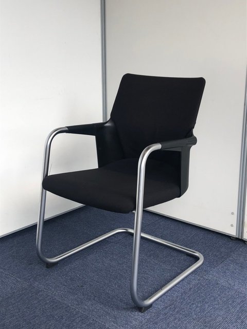 【中古】アガタＶチェア   コクヨ（KOKUYO） スタッキングチェア