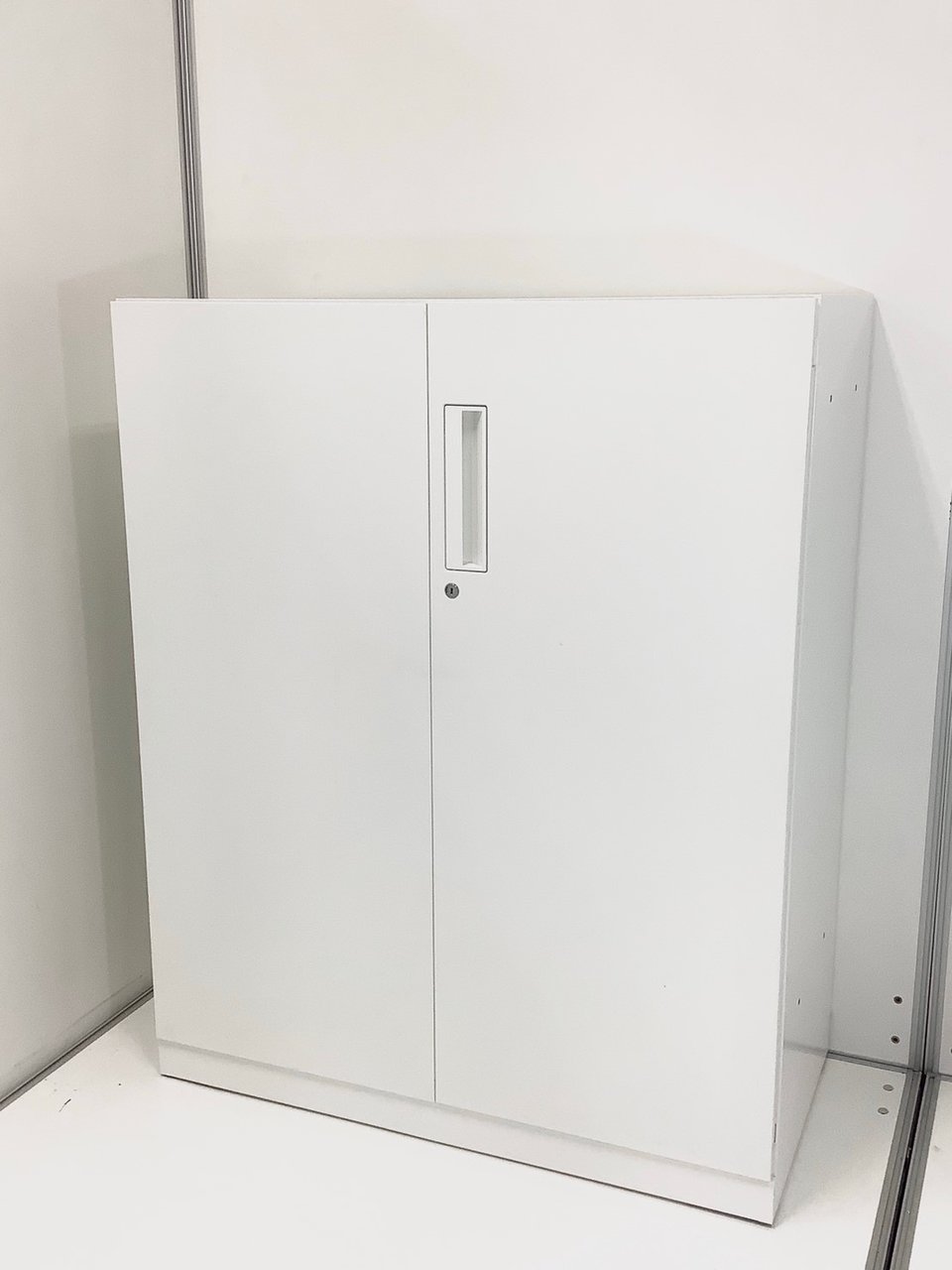 取っ手のかわいい収納キャビネット！◆コクヨ/エディア/オールホワイト
                        エディア 
                                    中古
            