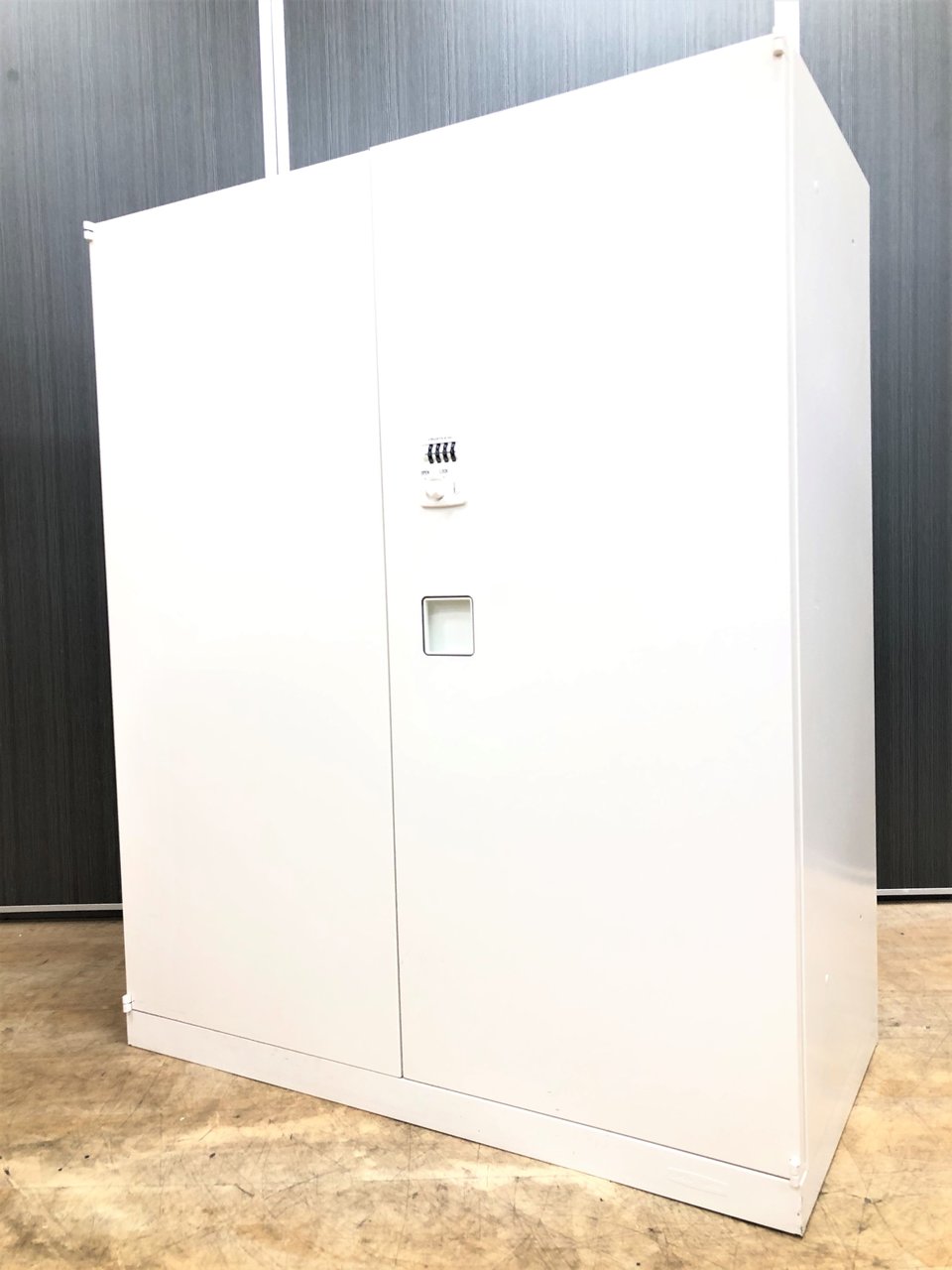 フリーアドレスと相性良し!!モバイル収納キャビネット【中古】【オフィス家具】【東京】【大阪】【愛知】【岐阜】
                        レクトライン 
                                    中古
            