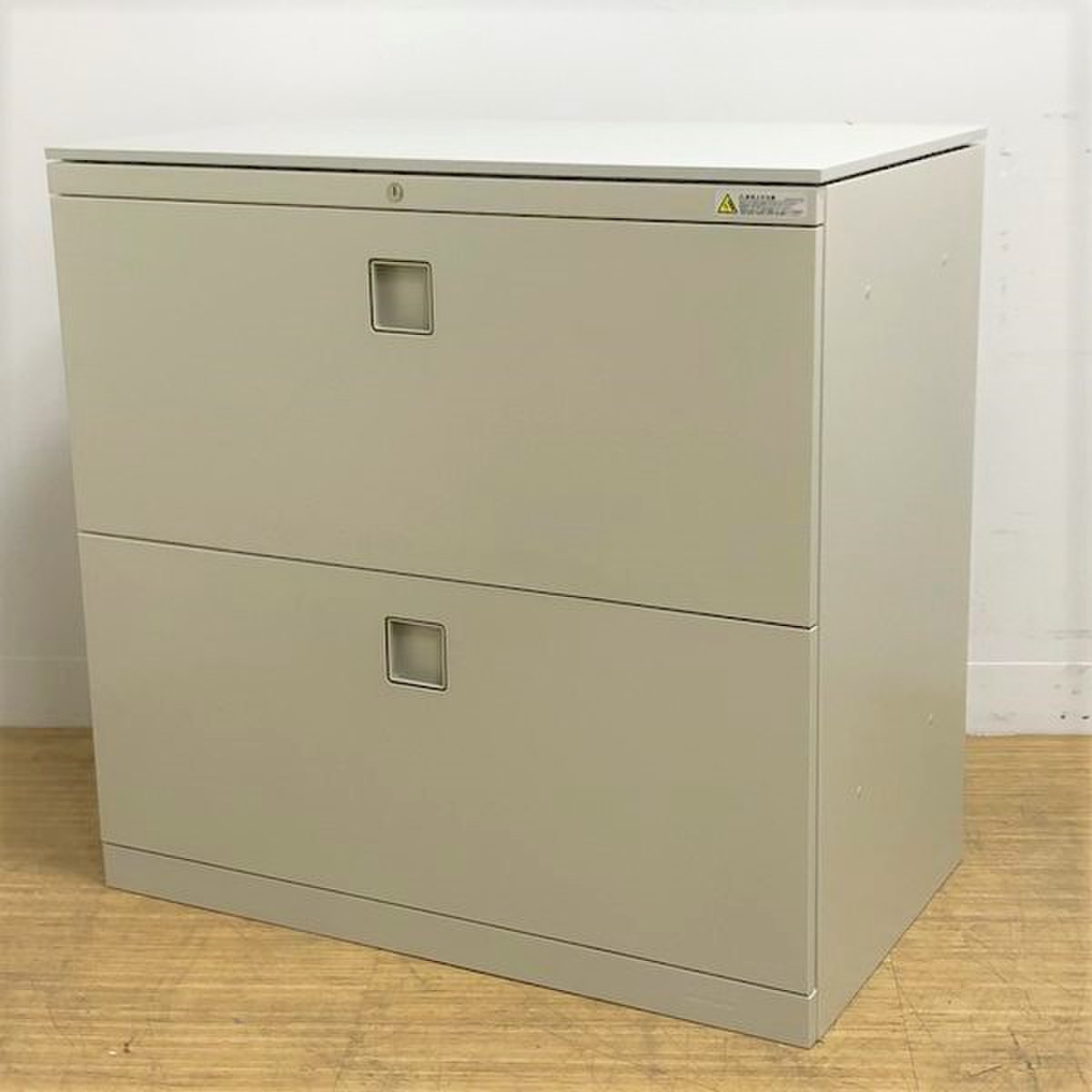 天板付き　ラテラル2段タイプ　オカムラ　レクトライン　ライトスモーク　鍵付き
                        レクトライン 
                                    中古
            