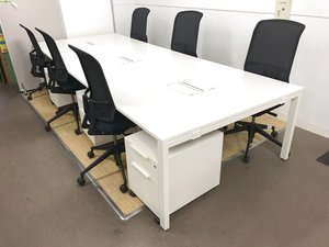 【デザイナーズ家具】海外メーカーvitra(ヴィトラ)社で揃えたワークステーション　デスク：WorKit(ワーキット)　ワゴン：MBE モバイルペデスタル　チェア：AMチェア