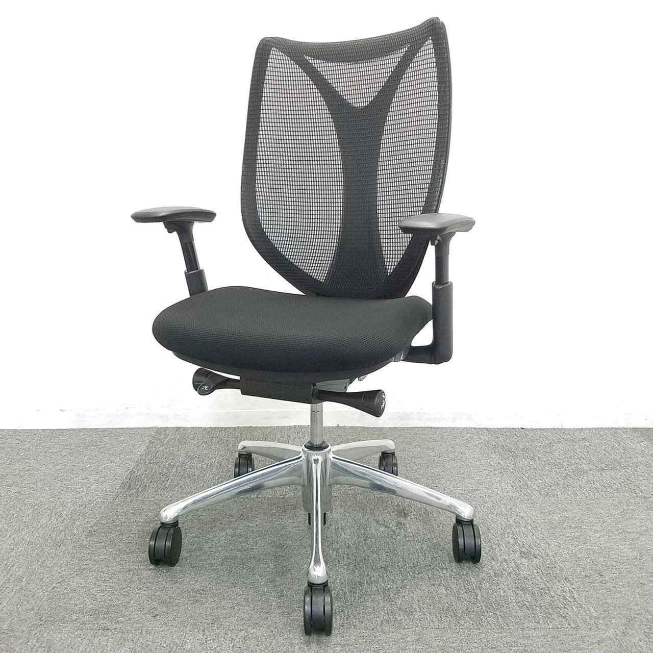 【リクライニング機能不良】オカムラの人気チェア　サブリナ　機能不備の為おつとめ価格
                        サブリナ 
                                    中古
            