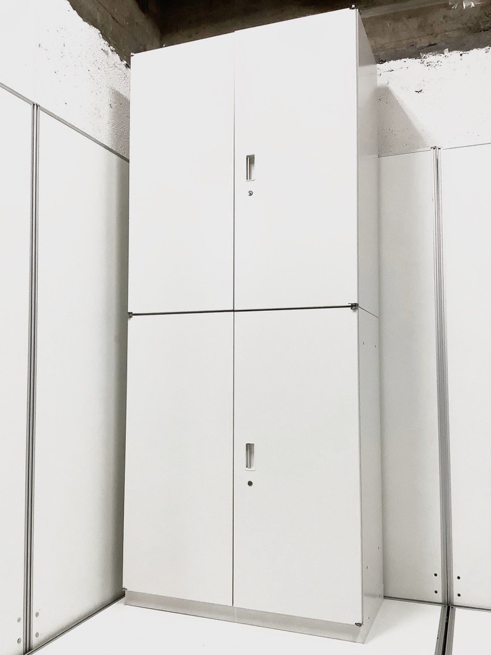 イトーキ製　シンライン　上下両開き書庫！！※棚板・書庫擦れあり
                        シンライン 
                                    中古
            