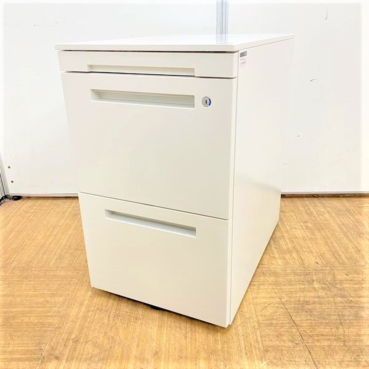 【20台入荷】清潔感あふれるホワイトカラーのデスクインワゴン大量ロット入荷！！クリエイティブなデスクワークを
                        CZR 
                                    中古
            