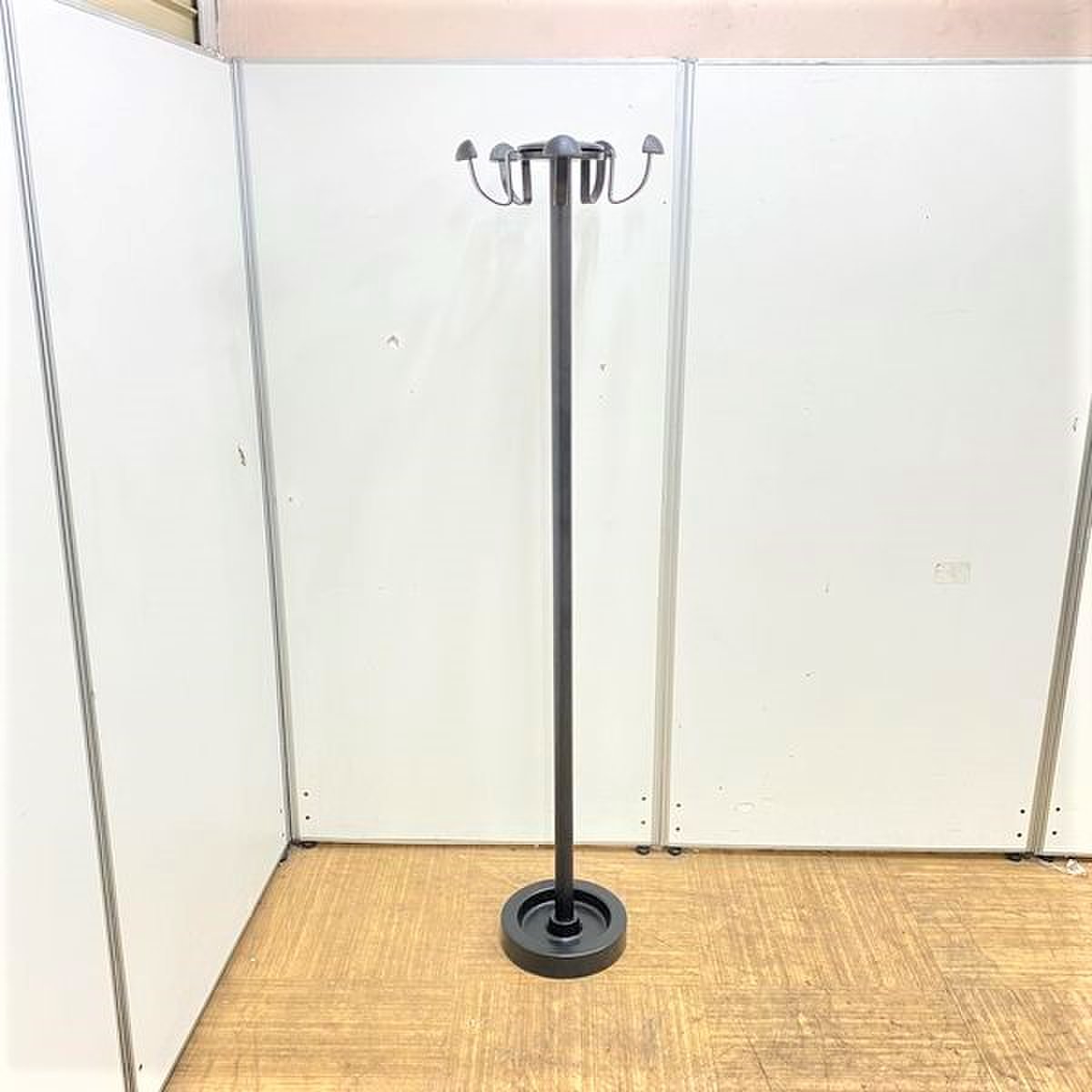 【デザイナーズ家具】シンプルデザインなスタイリッシュフォルム！！シックなブラックで優雅なワークシーンを
                        その他シリーズ
                                    中古
            