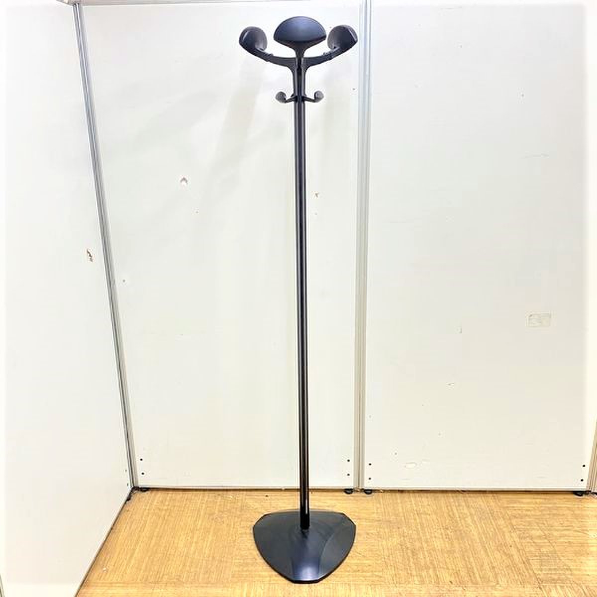 【2本入荷】オフィス小物にもこだわりを！ブラックカラーでシックにオフィスシーンを演出
                        その他シリーズ
                                    中古
            