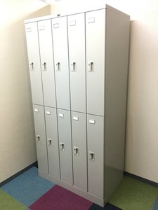 【超レアアイテム入荷！】
10人用ロッカーを仕入れました！
カバン、手荷物などを収納できます！

