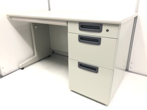 【在庫枯渇中の売れ筋！】
足立店限定入荷！コスパ◎！
カギ付きで書類も収納出来る人気のデスクです！
