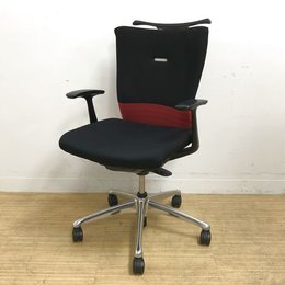 【6脚入荷】根強い人気のハイパフォーマンスチェア！！アルミダイキャスト製の脚が、高級感を演出　オカムラ　フィーゴ　シームレス