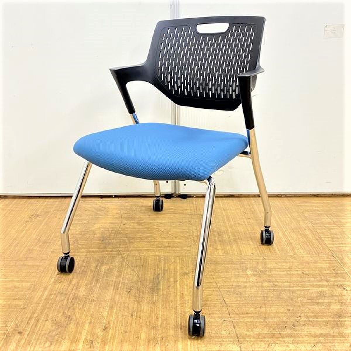 【8脚入荷】セミナールームなどに大人気！！コンパクトな肘は邪魔にならず、立ち座りのサポートに大活躍
                        パート 
                                    中古
            