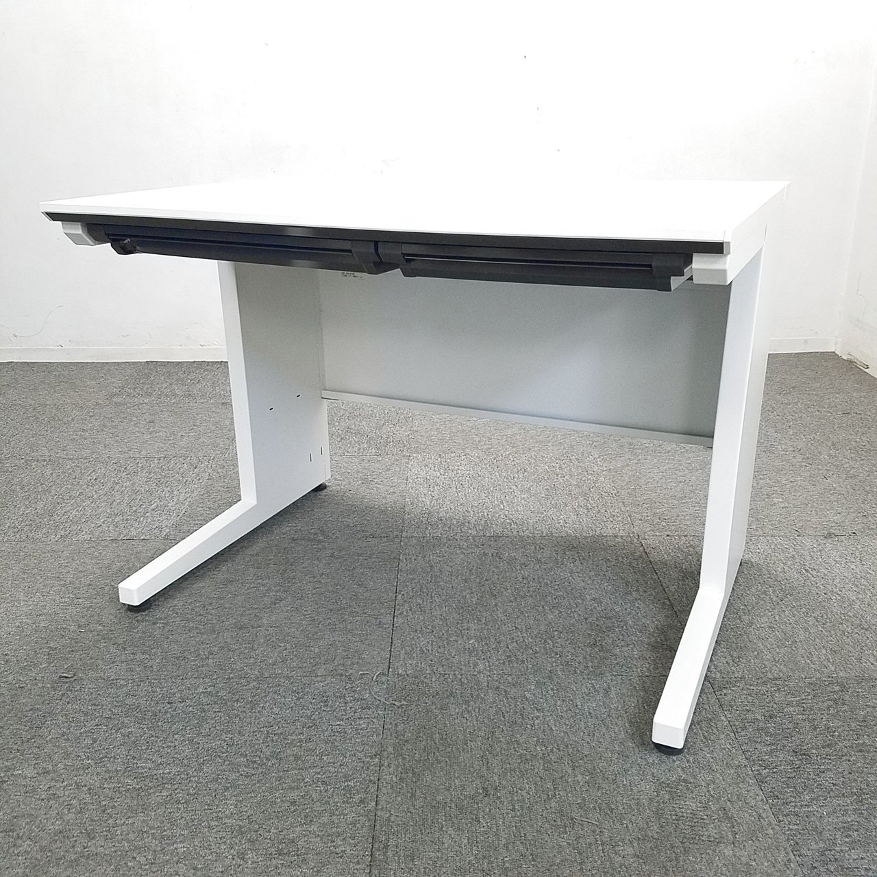 6台入荷｜W1000サイズの現行メーカーデスク
                        アイエス 
                                    中古
            