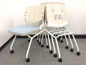 【2019年製】おしゃれチェア入荷4脚セット！休憩スペースにおすすめライブス（Lives）チェア◆オカムラ