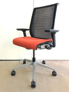 【おつとめ品】軽くておしゃれなチェア/スチールケース製シンクチェア/可動式肘置き