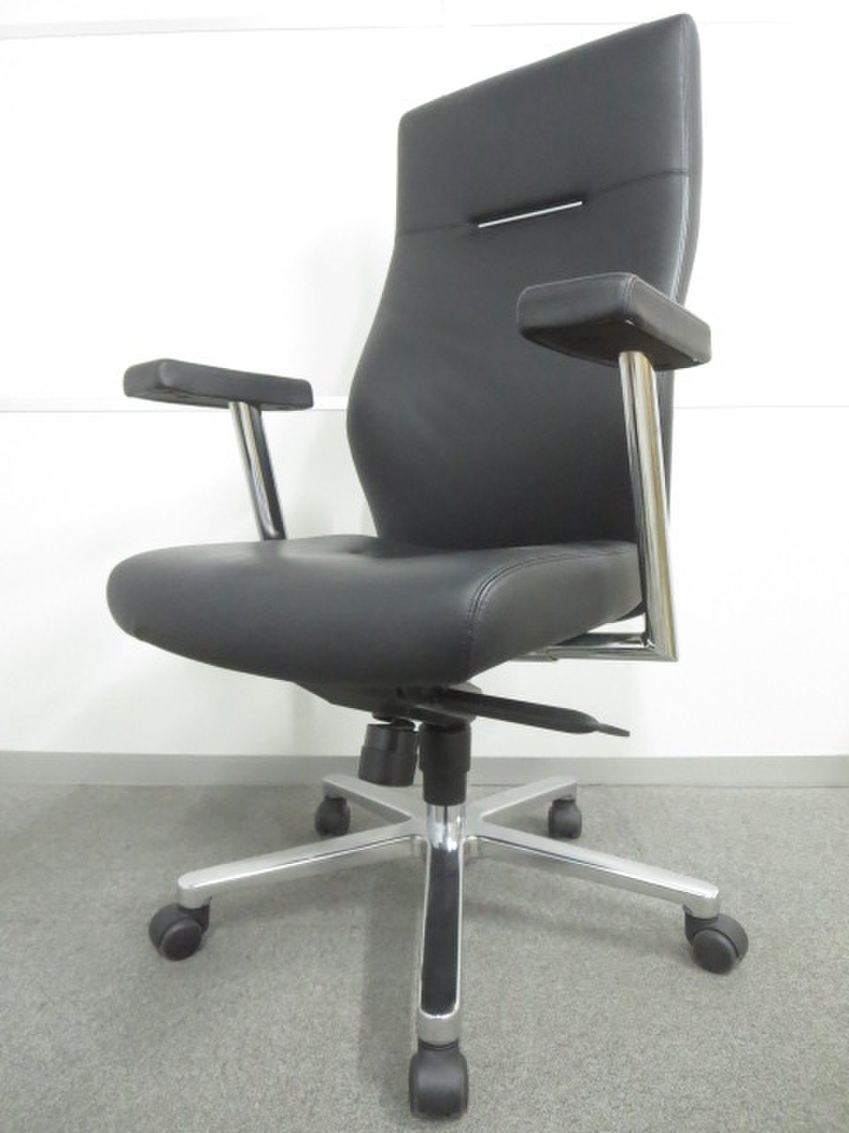 【エグゼクティブにふさわしい風格！】■本革張り　マネジメントチェア　ハイバック
                        FURSYS　CH3200Z
                                    中古
            