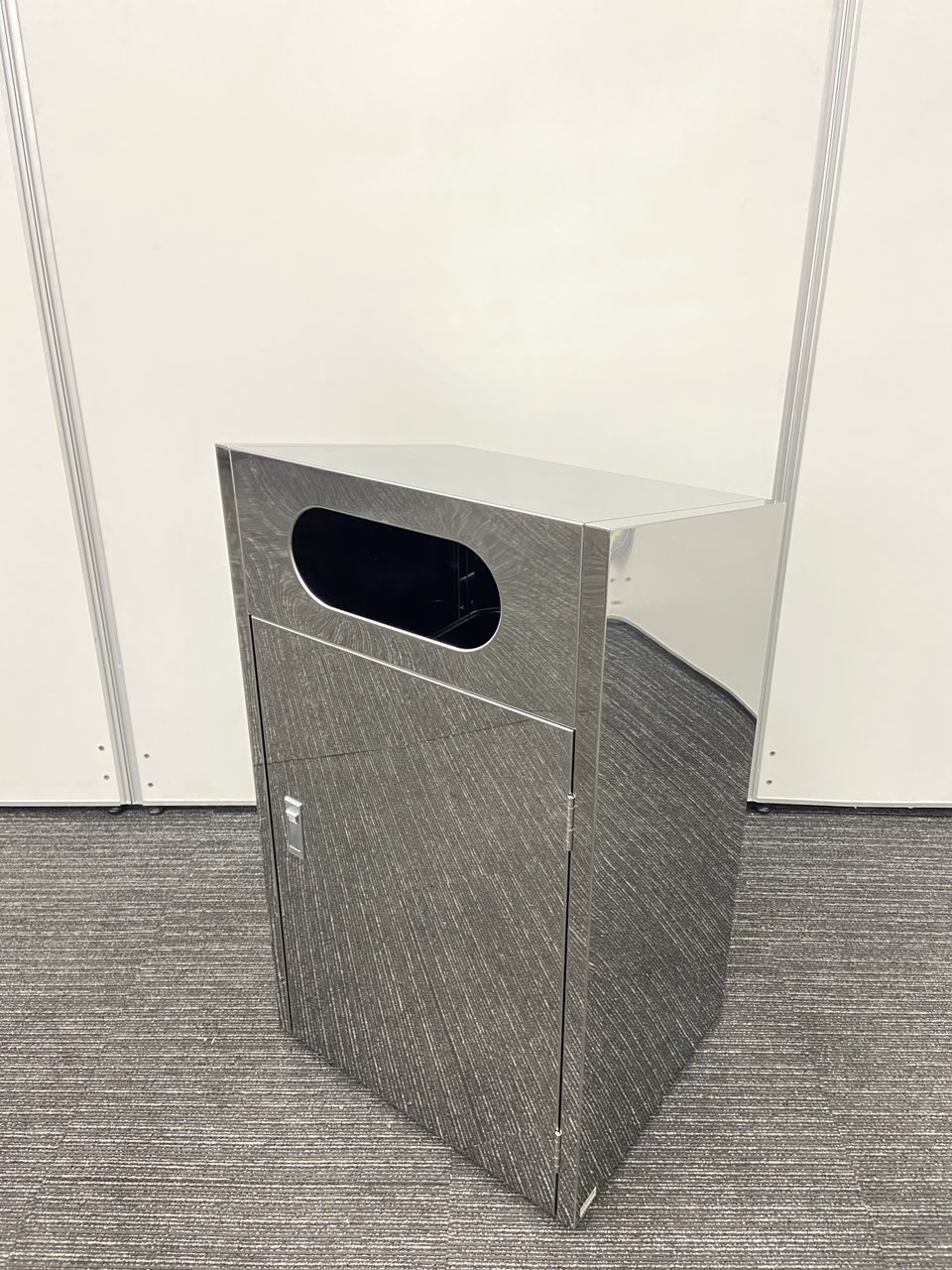 【シンプルかつお洒落なダストボックス！】山崎産業/CONDOR
                        その他シリーズ
                                    中古
            