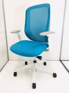 【ターコイズブルー】【ホワイトフレーム】【人気チェア】【23脚入荷】【シルフィー】【可動肘】【前傾チルト】【ハイバック】【2019年製】【使用2年未満】