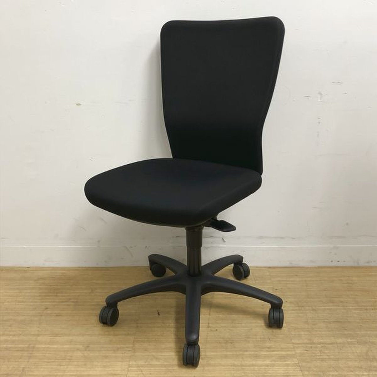 【中古品】オカムラ｜カロッツァ｜ブラックカラー｜肘無しハイバック【関西在庫数ナンバーワン・尼崎店】
                        カロッツァ 
                                    中古
            