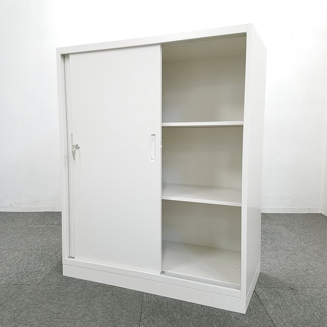 【ロット入荷】人気の引き違い書庫が入荷！ホワイト　キャビネット　書庫　生興　RW45　新品　美品
                        QUWALL
                                    新品
            