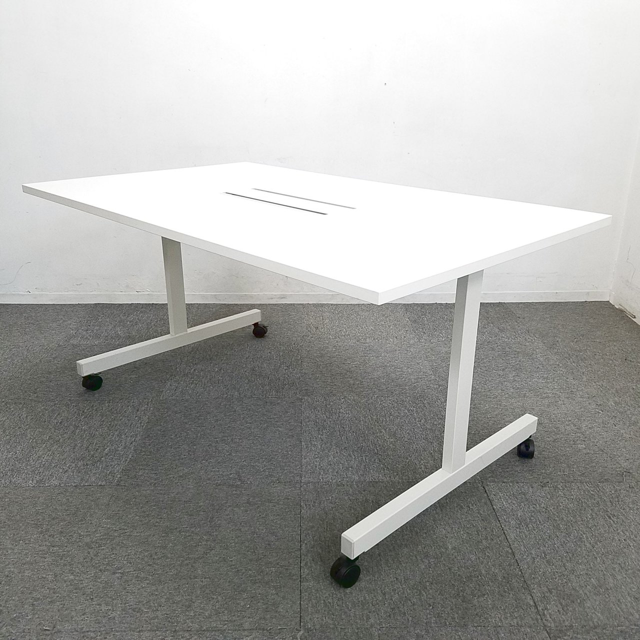 【1台限定】内田洋行の人気テーブルが入荷しました！中古　テーブル　オフィス　会議　ミーティング　ホワイト　ナチュラル　ノティオ
                        ノティオ 
                                    中古
            