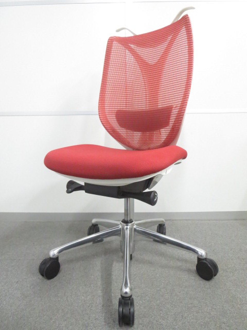 【最先端のワーキングチェア！】■オカムラ製　サブリナチェア　レッド　ランバーサポート　ハンガー付【ハイグレード】
                        サブリナ 
                                    中古
            