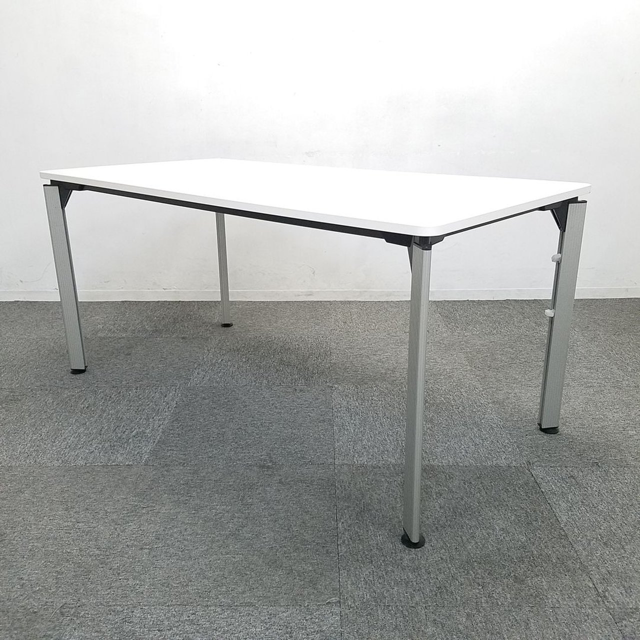 【2台限定】洗練されたデザインが魅力のミーティングテーブル入荷！中古　テーブル　ミーティン　会議　ホワイト
                        DEシリーズ 
                                    中古
            