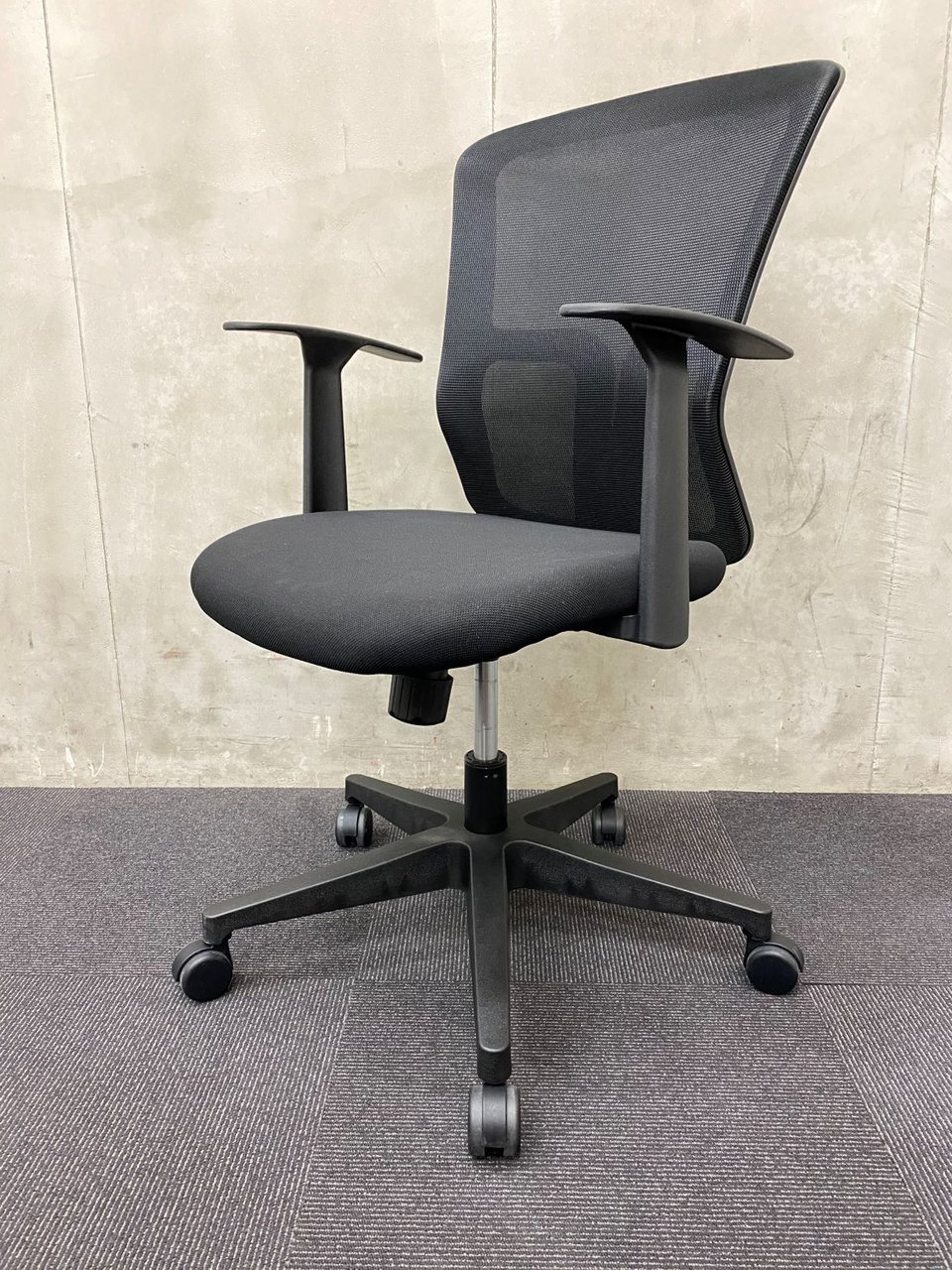 【新品】【肘付チェア】トレンドのメッシュチェアが大特価！肘付で事務用に最適！
                        GSMシリーズ 
                                    新古品
            