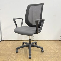 【8脚入荷】ローコストメッシュチェア！！シンプル機能と肘付きで快適なデスクワークを