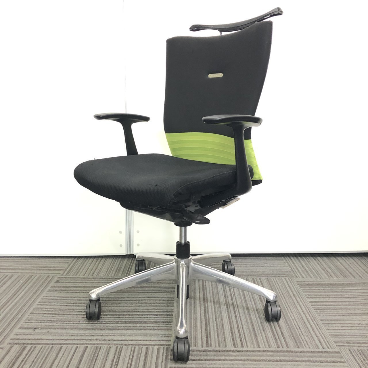 【10脚入荷】ワンランク上のオフィスチェアフィーゴ（Feego)登場※コートハンガー＆固定肘◆オカムラ製
                        フィーゴ 
                                    中古
            