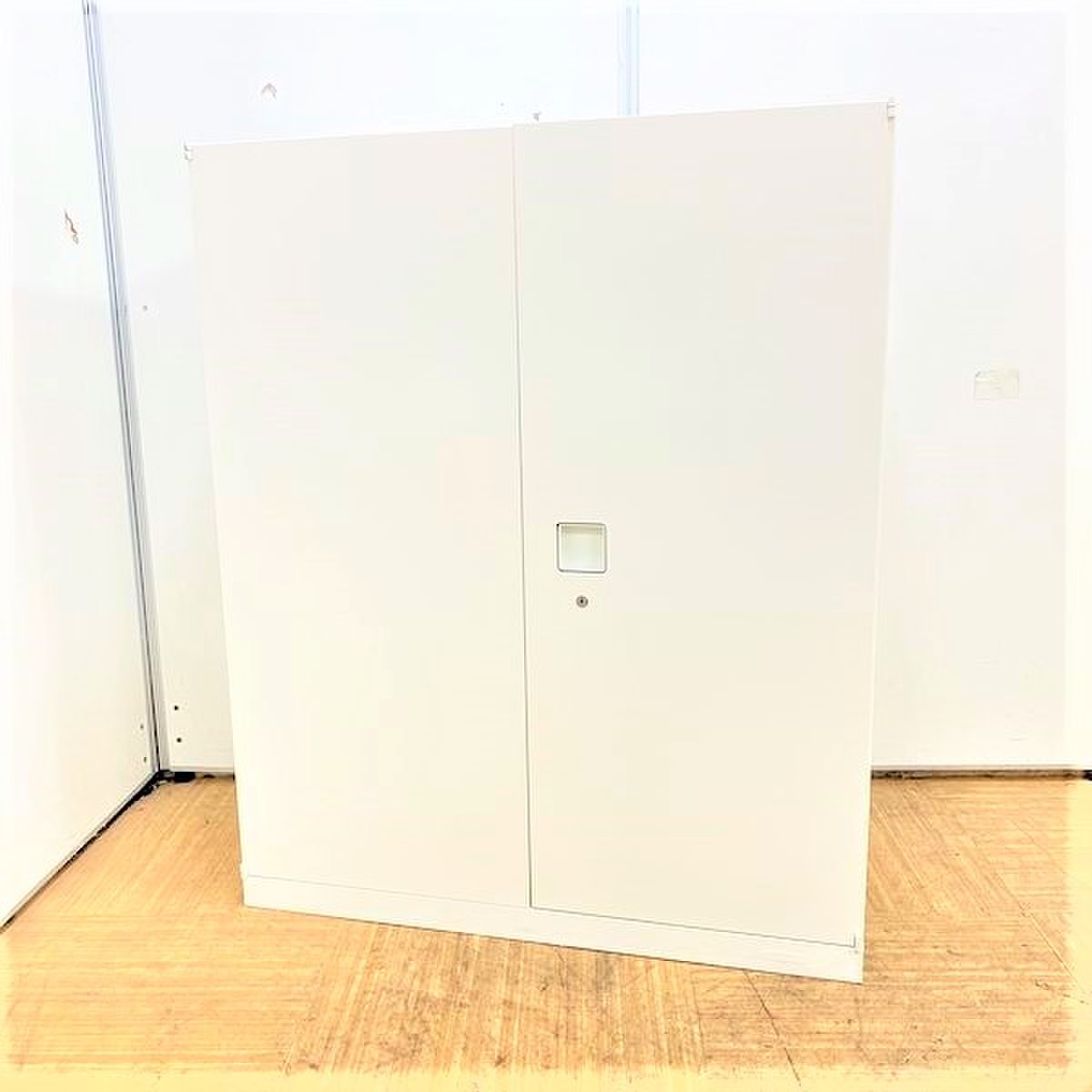 【10台入荷】先進の収納システム！ホワイトカラーでクリエイティブオフィスに！！扱いやすい観音開きタイプ
                        レクトライン 
                                    中古
            