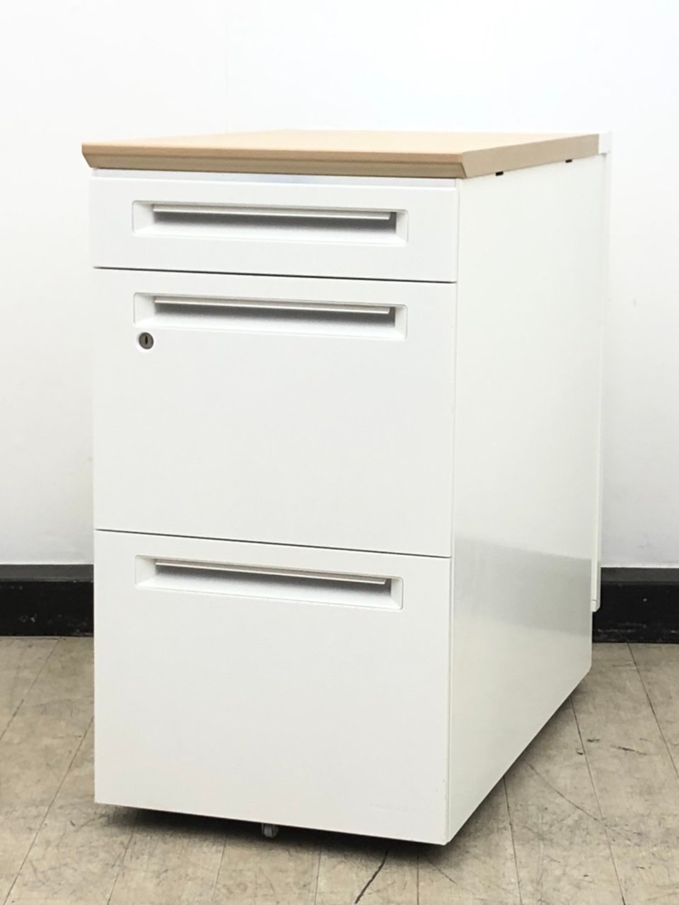 大人気／定番／貴重／大量入荷　◆Okamura／オカムラ　◆ADVANCE／アドバンス
                        アドバンス 
                                    中古
            