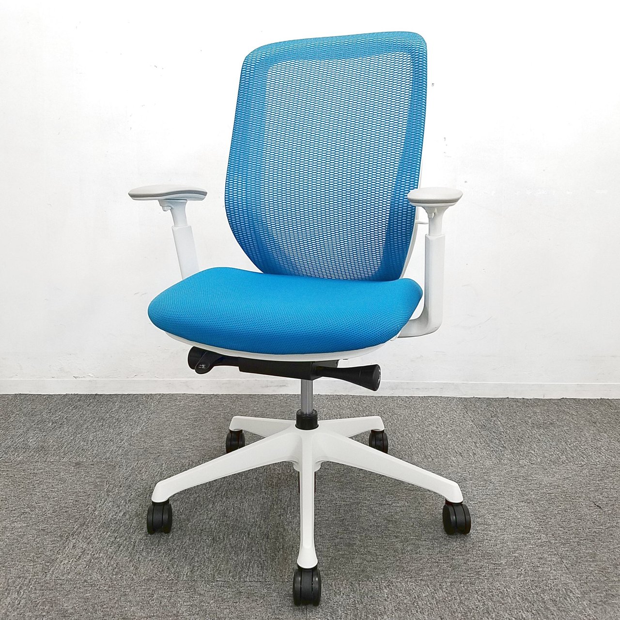 【15脚入荷！】【前傾姿勢の代名詞】オカムラ社シルフィーチェアが堺店限定販売！中古　高級チェア　前傾姿勢　メッシュチェア　ハイバックチェア　オフィスチェア　テレワーク用
                        シルフィー（クッション） 
                                    中古
            