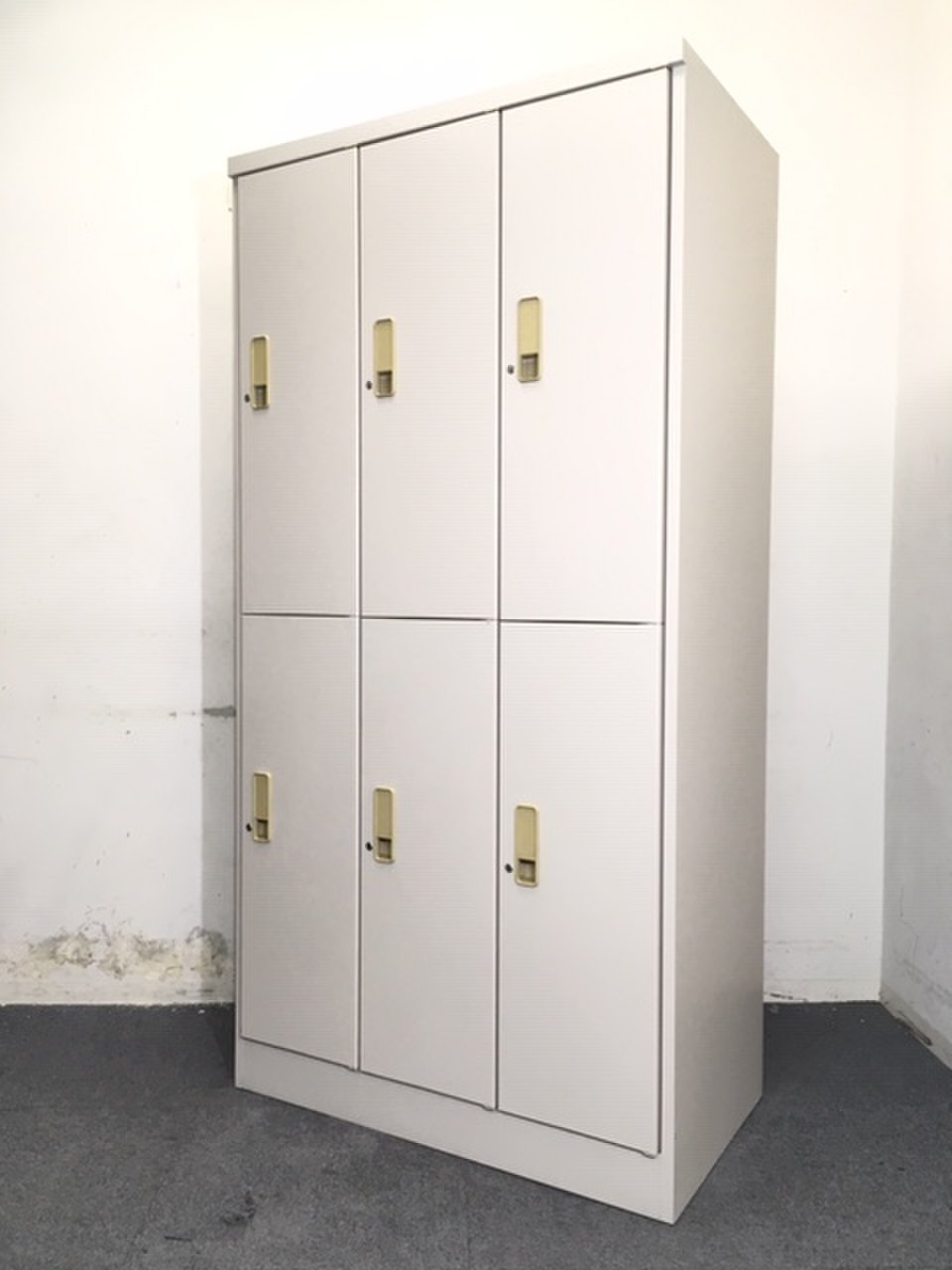 大人気／定番／稀少品　◆ITOKI／イトーキ　◆多人数用ロッカー　
                        多人数用ロッカー
                                    中古
            