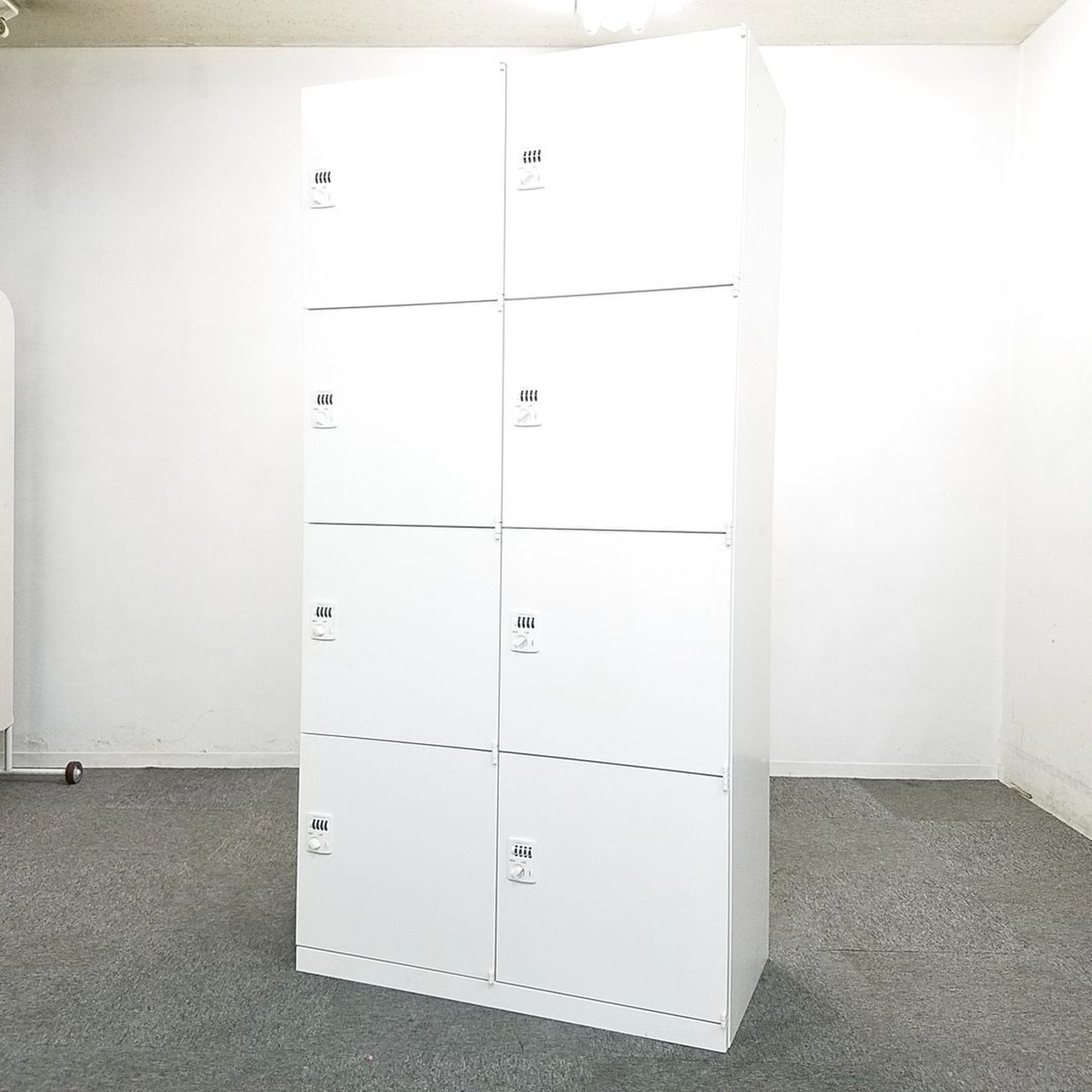 【3台入荷！】みんな仲良く8人用便利ロッカー※ダイヤル錠タイプ＝個人情報保護OK◆オカムラ製※ダイヤル解除キー別売り
                        レクトライン 
                                    中古
            