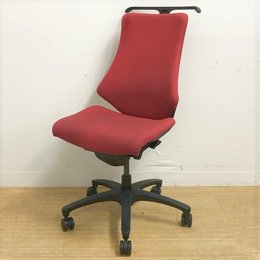 オシャレなラズベリーレッド色　人気のITOKI(イトーキ)　f(エフチェア)　ハンガー付き　肘無しモデル