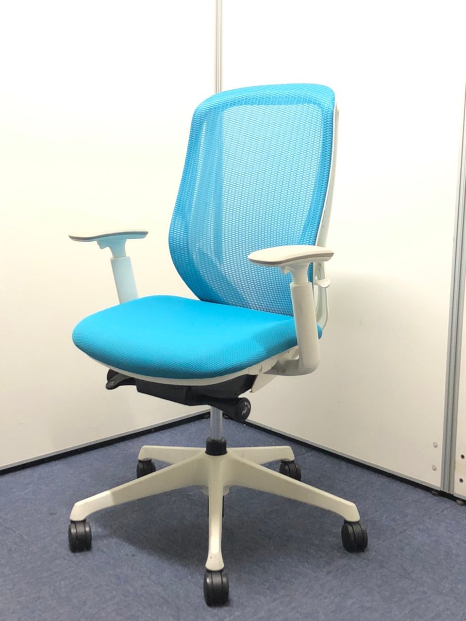 【完売必至！19年製！】人気です！シルフィーチェア入荷しました！｜在宅　テレワーク　前傾チルト
                        シルフィー（クッション） 
                                    中古
            