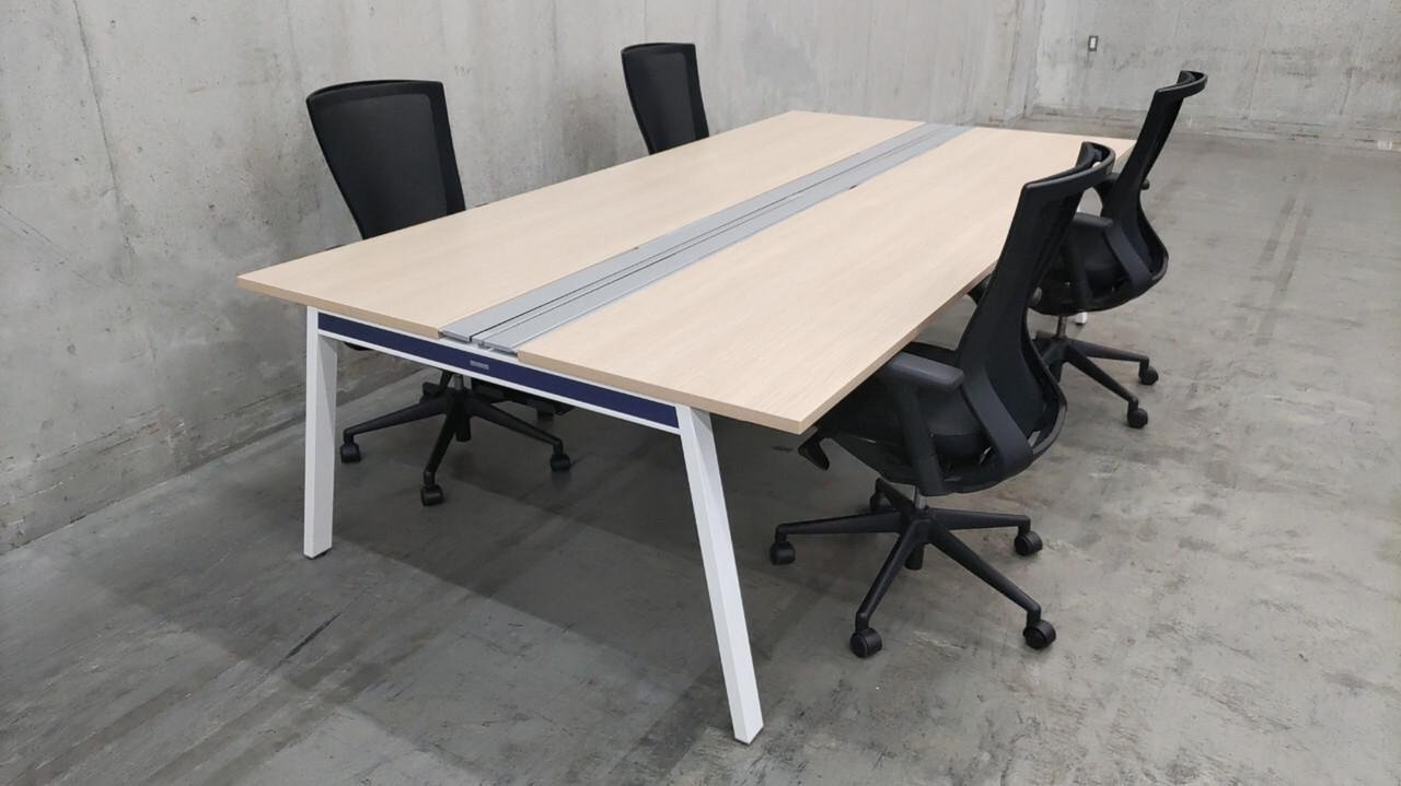 幅2800mm【高級会議セット！】
大切なお客様を招く部屋用にも！
オカムラ/マニフォールド+ファシス/T500【倉庫在庫品】
ブルーエンブレム
                        マニフォールド 
                                    中古
            