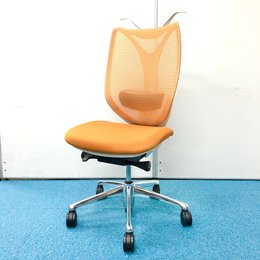 【かわいいオレンジが映える！】オカムラ製サブリナチェア【前傾機能付きの高機能チェア！】