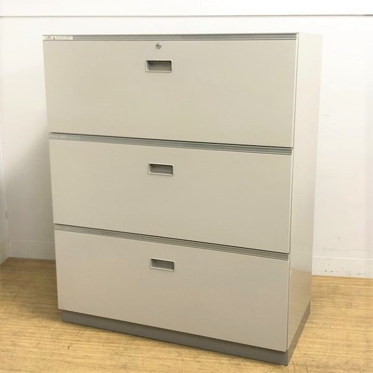 イトーキ製　シンライン　ニューグレー色　3段ラテラル書庫　おすすめ　入れ替え　新規購入　ロット　ホワイトより安い！　コスト重視
                        シンライン 
                                    中古
            