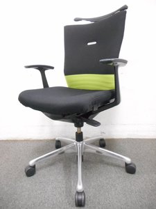 【快適な座り心地で作業効率アップ！】■オカムラ製　フィーゴチェア　デザインアーム　ハンガー付　■シームレスタイプ（ライムグリーン）