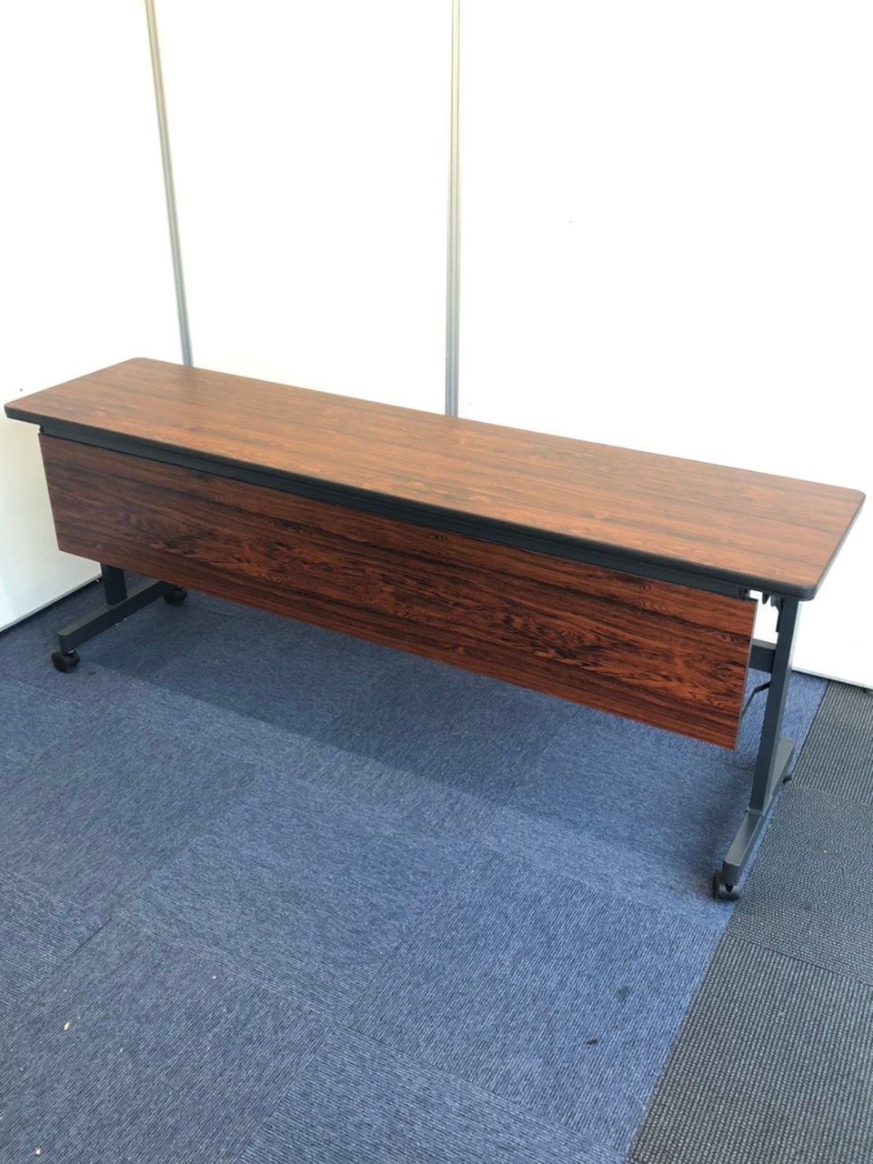 可変式】【2017年製】ミーティングテーブル｜折りたたみ収納可能｜向きを変えてセミナー用にも使用可能｜
                        KT-60シリーズ 
                                    中古
            