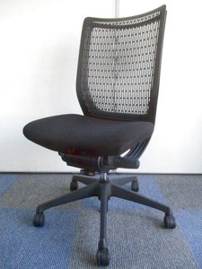 オカムラ製　ヴィスコンテシリーズ　定番のブラックカラー　肘無しハイバック！！