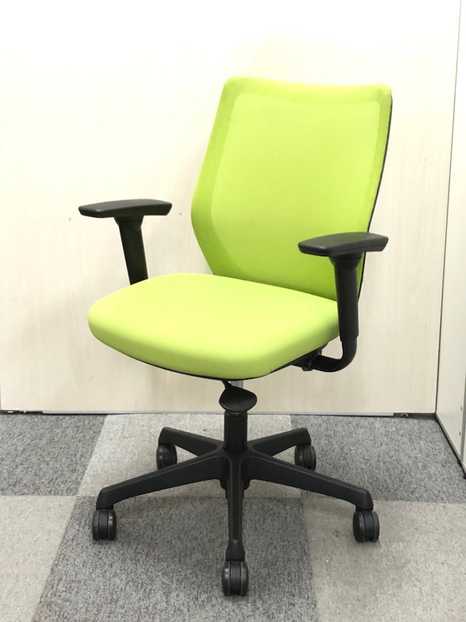 【コスパの良いメッシュチェア！】
シンプルなデザインで使いやすい！
オカムラ/CG-M/ライトグリーン
                        CG-M 
                                    中古
            