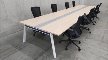 チェア8脚もついて、この価格！10名から12名にオススメなセットです！オカムラ/マニフォールド+ファシス/T500
【倉庫在庫品】ブルーエンブレム