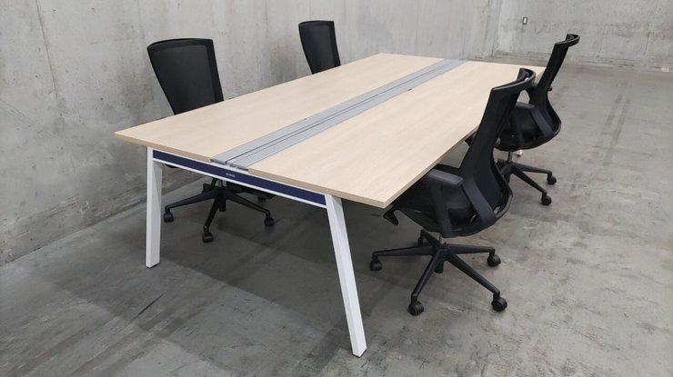 【中古】マニフォールド   オカムラ（okamura） ミーティングテーブル（会議机）