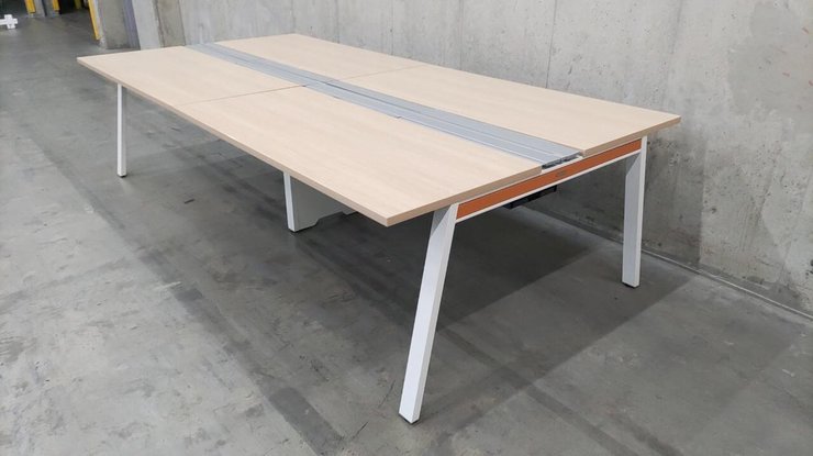 【中古】マニフォールド   オカムラ（okamura） ミーティングテーブル（会議机）