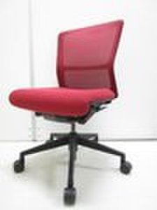 【情熱のレッド】無駄のない洗練されたデザインと柔軟性を兼ね備えた上質なチェアがこの価格で登場。